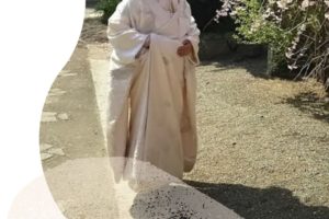 花嫁着付け補正_タオルを使っています。