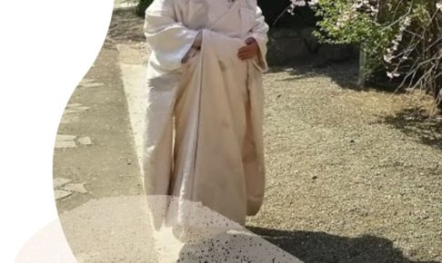 花嫁着付け補正_タオルを使っています。